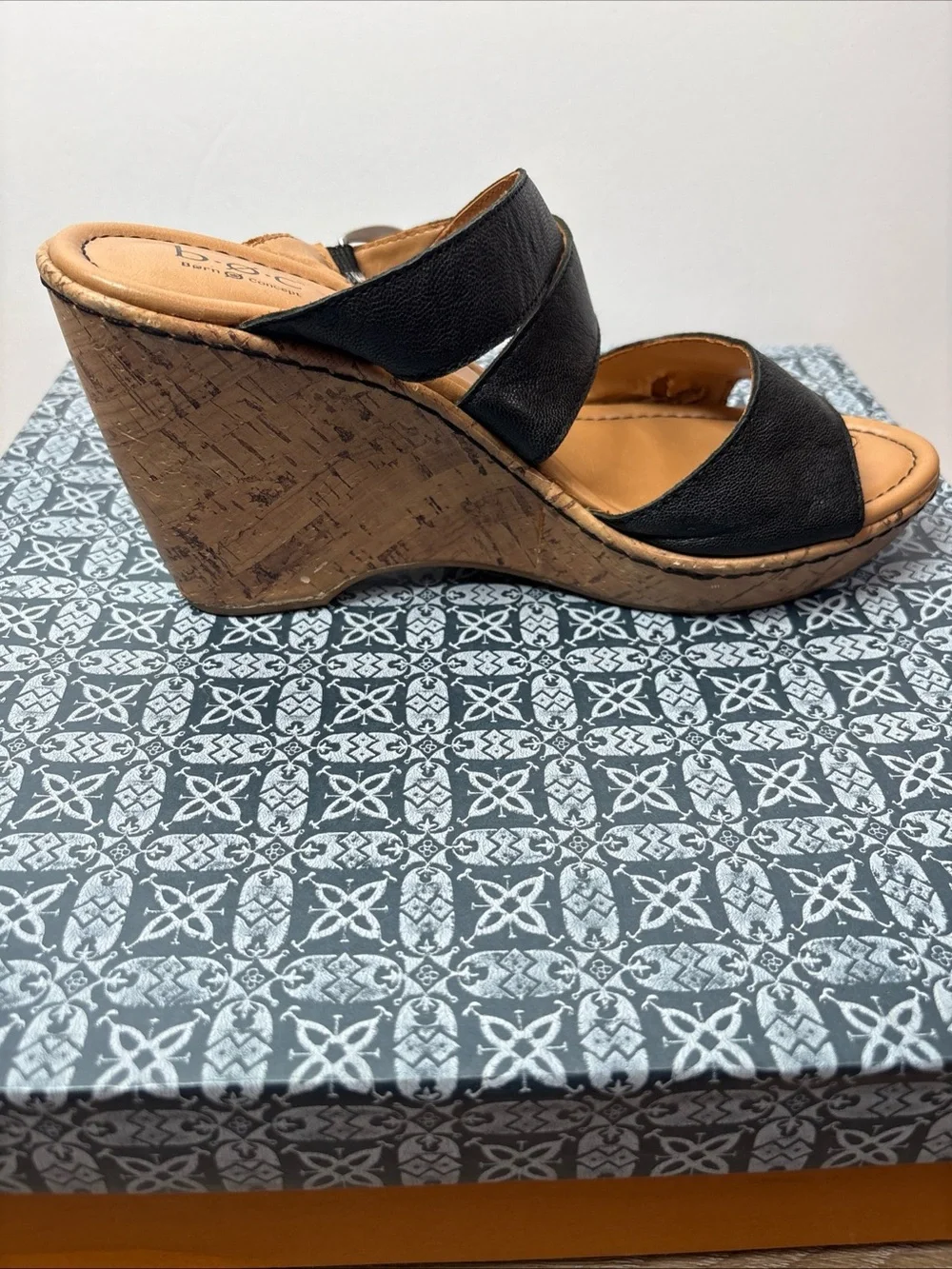 b.o.c Born Black Leather Cork Wedge Buckle Strap Sandals Women’s US 9 M